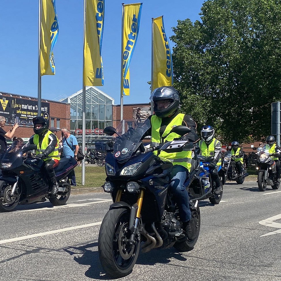 Biker des Vereins Schwedter Blutsbrüdertour auf ihren Motorrädern