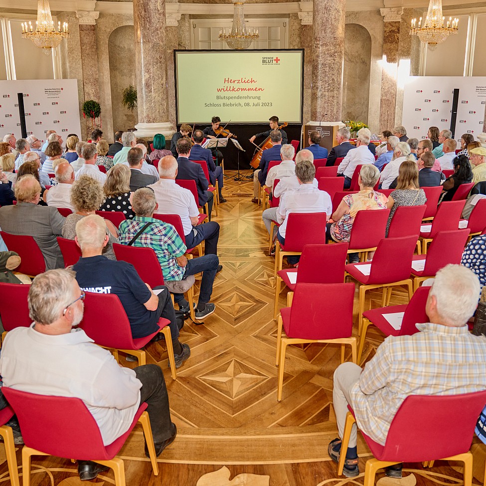 Spenderehrung im Saal von Schloss Biebrich