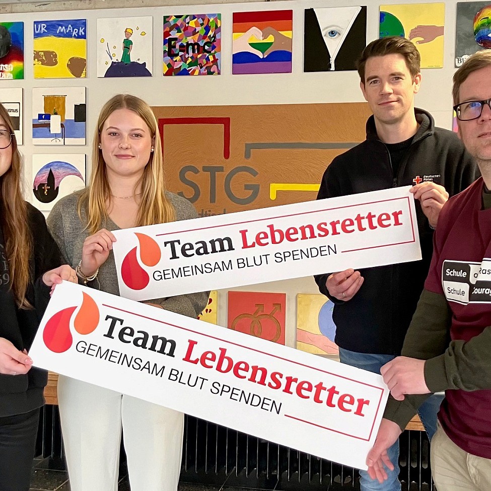 gruppenbild-team lebensretter-schüler-plakat-logo