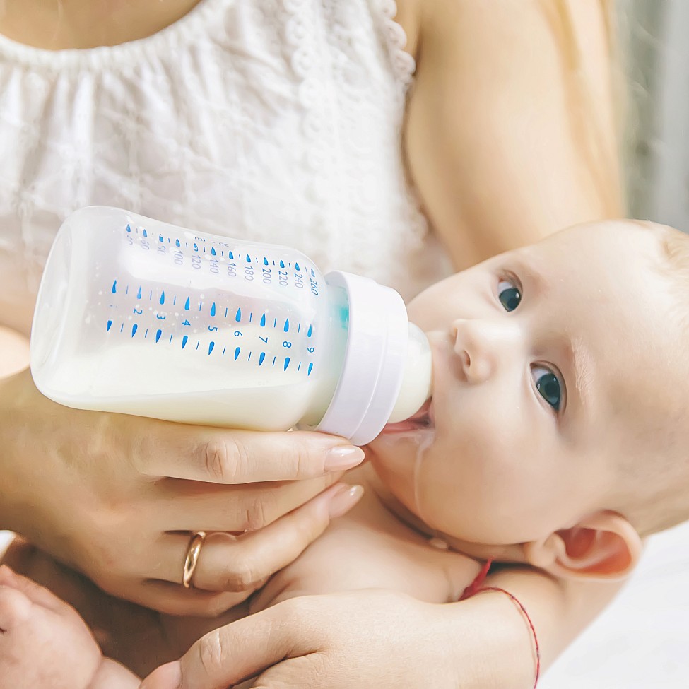 baby-milch-frauenmilchbank-trinken