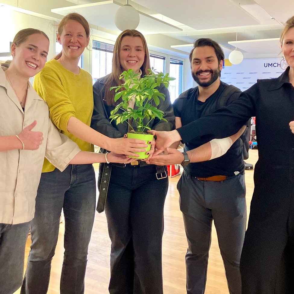 gruppenbild-gruppe-unichallenge-pflanze