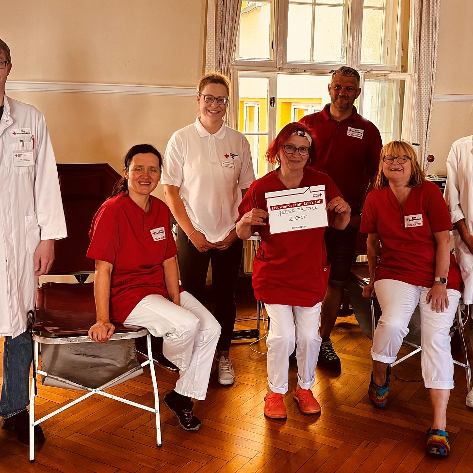 Team des DRK-Blutspendedienstes Nord-Ost zur Vereinsblutspende in Glauchau