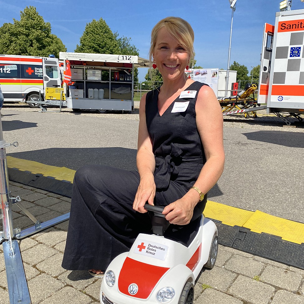 frau-lächeln-außen-drk