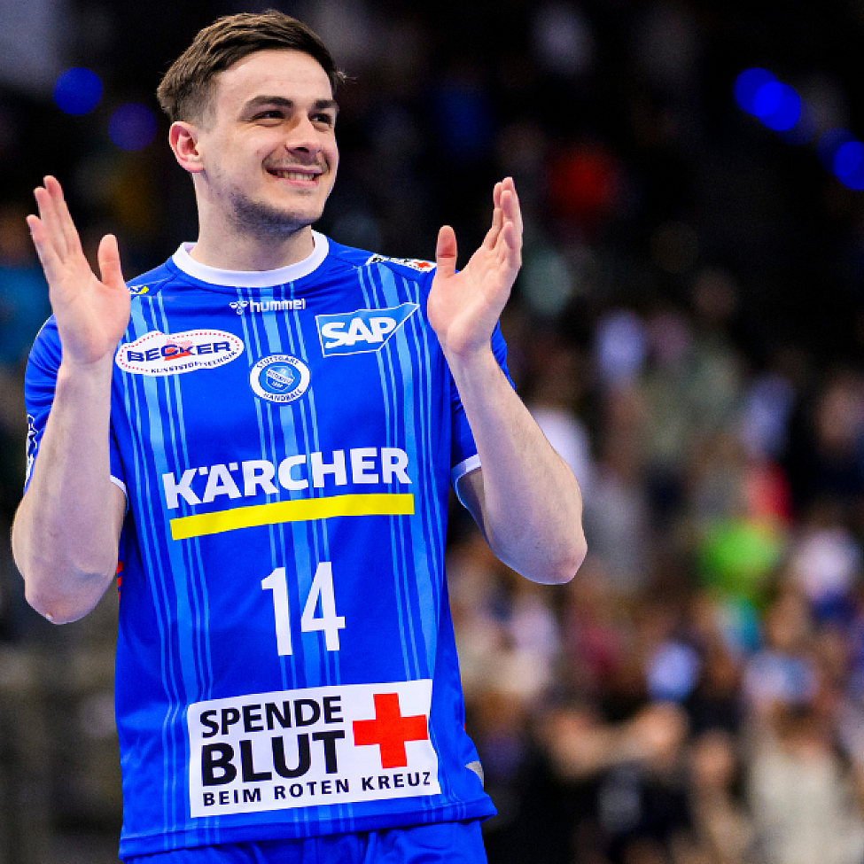 Das DRK Blutspendedienst Logo "Spende Blut" auf dem Trikot des Handball Bundesligisten TVB Stuttgart