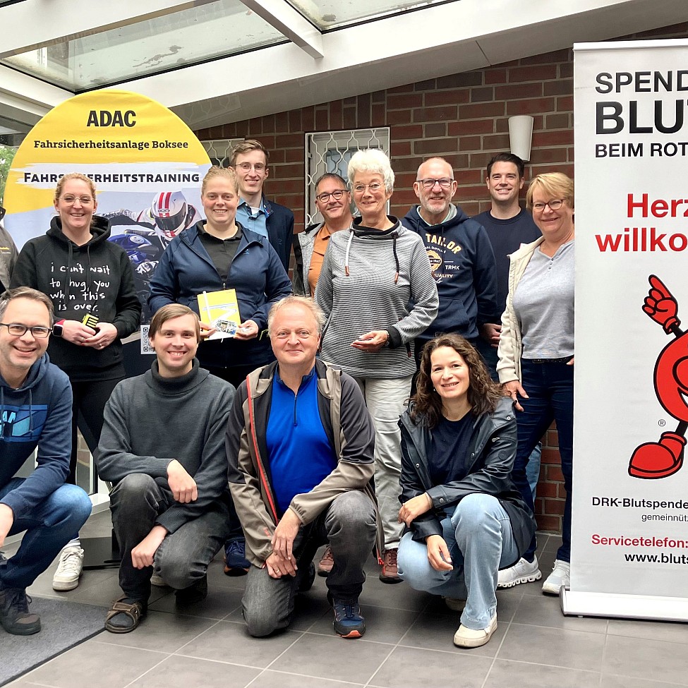 gruppenbild-gruppe-gruppenfoto-fahrsicherheitstraining