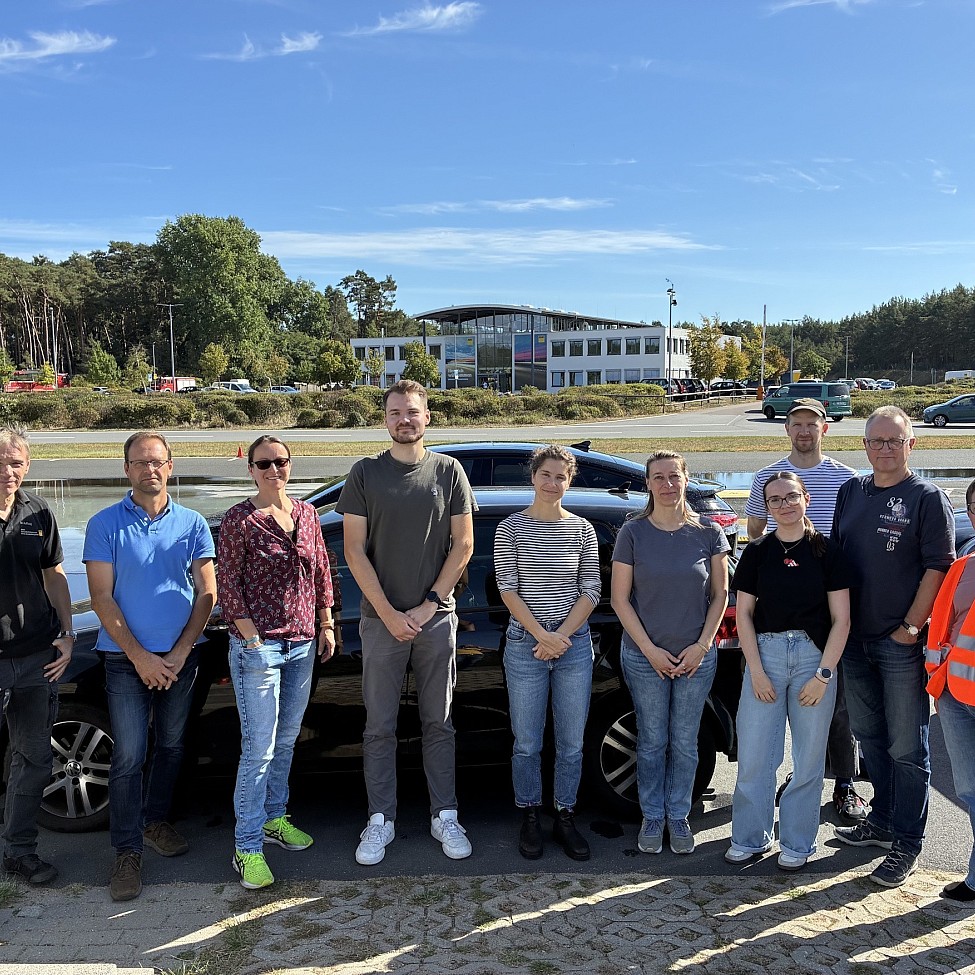 gruppenfoto-fahrsicherheitstraining-linthe